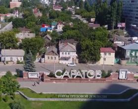 Сейчас на территории перед мостом через Волгу, где раньше было ветхое и аварийное жилье, завершают благоустройство