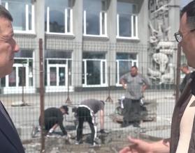 В летний период подрядной организацией проводится замена более 500 м² плиточного покрытия