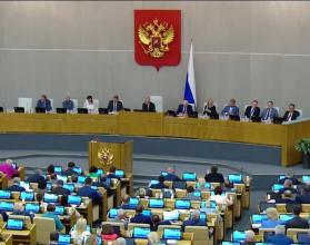 По его словам, на отдельных участках до сих пор ходят тепловозы и перецепка «добавляет два часа времени в пути»