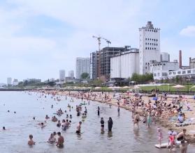 Здесь можно позаниматься спортом, поиграть на детской площадке, искупаться в Волге и просто прогуляться, наслаждаясь красивыми видами — все это в черте города