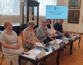В зале Радищевского музея, где 140 лет тому назад был торжественно открыт новый храм культуры в Саратове, состоялось расширенное заседание Совета Общественной палаты Саратовской области