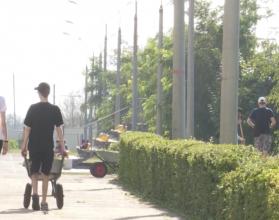 В учебных заведениях приводят в порядок классы, благоустраивают пришкольную территорию