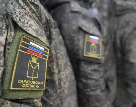 В пункте отборе на военную службу по контракту объяснили, куда обратиться жителям других регионов России, чтобы заключить контракт и служить вместе с саратовцами
