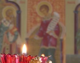 В этот день в храмах проходят торжественные богослужения в память о явлении Христа своим ученикам на горе Фавор