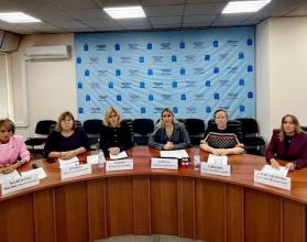 Организатор конференции — комиссия по делам несовершеннолетних и защите их прав при Правительстве Саратовской области