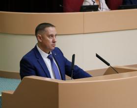 Сергей Гладков отметил важность увеличения финансирования общественных пространств, которых, по мнению депутата, становится кратно больше