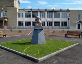 В рамках программы поддержки местных инициатив в селе Долина Федоровского района завершилось благоустройство территории дома культуры.