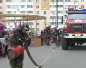 Это соревнования, в которых командам приходится совершать скоростной пеший подъем по лестничным маршам высотки