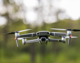 Обломки БПЛА повредили один многоэтажный дом в Саратове