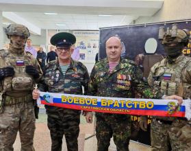 Руководитель Энгельсского районного отделения «Боевого братства» Денис Чалов оценил значимость региональной программы поддержки ветеранов специальной военной операции