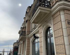 В здании будущей картинной галереи музея К.А. Федина на улице Октябрьской активно ведутся восстановительные работы