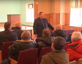 Там он встретился с теми, от кого зависит чистота города и удобство общественного транспорта