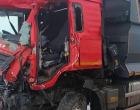 Все произошло в Балаковском районе. Столкнулись два грузовых автомобиля