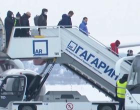 Он принимает самолеты