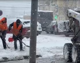 Для борьбы с тяжелыми погодными условиями в регионе задействовано свыше 1500 единиц спецтехники
