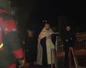 По традиции богослужение, которое завершилось чином освящения воды, совершили на пляже «Покорители Волги»