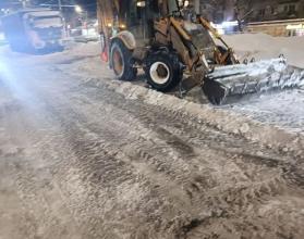 Дорожные бригады продолжают работать в круглосуточном режиме