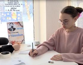 Каждому посетителю доступны сотни книг. Новое заведение расположено в читальном зале библиотеки № 37