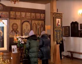 Святыню привезли в храм в честь Казанской иконы Божией Матери по благословению митрополита Саратовского и Вольского Игнатия и епископа Балаковского и Николаевского Варфоломея