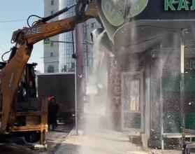 Сделать это пришлось принудительно, так как специалисты комитета муниципального контроля городской администрации выявили ряд нарушений в расположении объекта