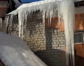 Сначала сильные снегопады, а теперь – последствия внезапного перепада температур