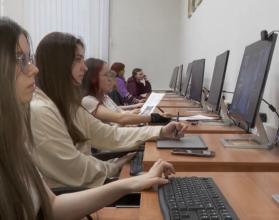 Первыми к их созданию приступили студенты Саратовского художественного училища имени Боголюбова