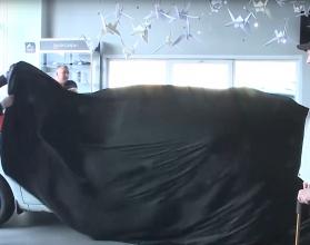 Саратовскому ветерану СВО вручили специализированный автомобиль с ручным управлением