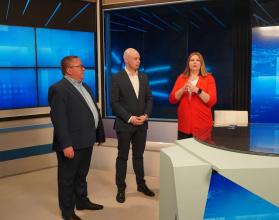 Показала работу телецентра изнутри руководитель информационной службы ГТРК «Саратов» Татьяна Кудасова