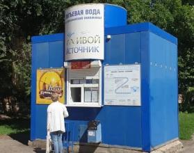 Так, в сетевых магазинах Лента, Магнит, Чижик ситуация по воде стабильная, по мере необходимости товарные запасы в магазинах оперативно пополняются