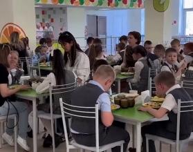 Родителей учащихся пригласили оценить школьное меню