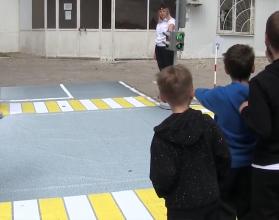 Теперь у юных пешеходов и будущих водителей региона есть мобильный автогородок по правилам дорожного движения — это «город в миниатюре»