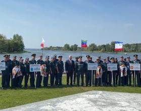 Всего в нем принимают участие 8 команд-победителей со всей страны