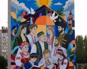 Приглашаем поддержать саратовского художника Ивана Сергеева и его мурал «Лица одной страны»