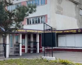 Он осмотрел Гарнизонный Дом офицеров, который закрыт из‑за аварийного состояния