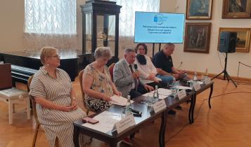 В зале Радищевского музея, где 140 лет тому назад был торжественно открыт новый храм культуры в Саратове, состоялось расширенное заседание Совета Общественной палаты Саратовской области