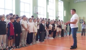 Среди них чемпион мира Денис Лебедев, олимпийский чемпион Александр Лебзяк, заместитель председателя Совета чемпионов Федерации бокса России Ахмедхан Адилов