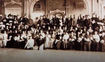 В программе юбилейных торжеств – праздничные концерты и церемония награждения, тематические базы и этнофольклорные вечеринки