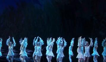 Показ стартовал в 70 городах страны в рамках проекта, слоган которого «Театр становится ближе и доступнее»