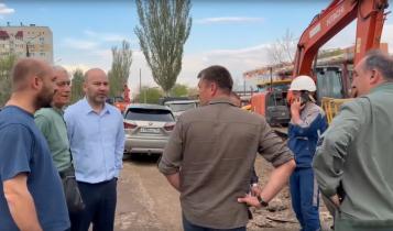 Председатель Общественного совета Энгельсского района Василий Буцких совместно с членами совета и руководителем управления муниципального жилищного контроля проинспектировали ряд дворовых территорий 