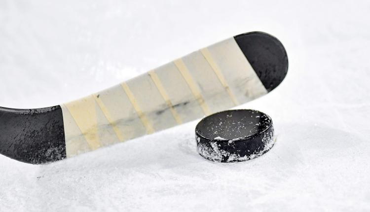 ice-hockey-4285440_1920