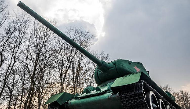 monument to Russian tank T-34