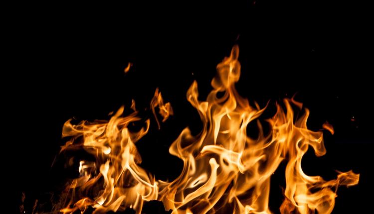 fire-flames-black-background_158595-4100