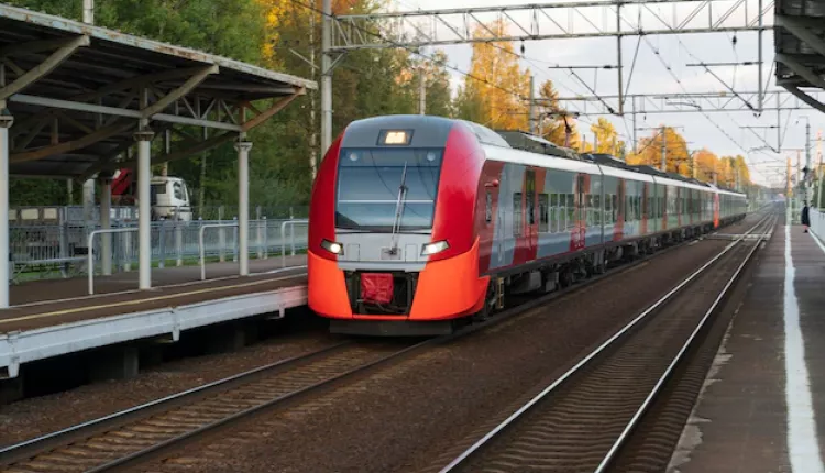 modern-intercity-high-speed-train-at-sunset-commercial-suburban-railroad-transportation-concept_165285-4314