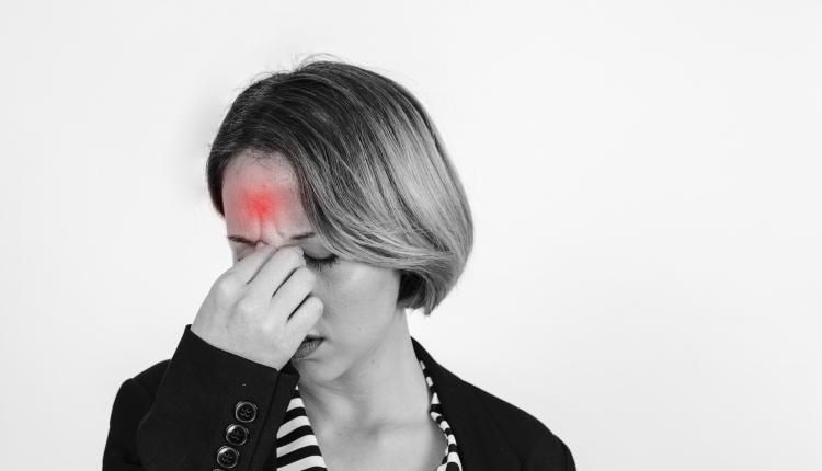 woman-with-headache-in-studio