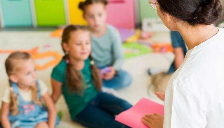 unfocused-children-paying-attention-to-their-teacher_23-2148633357