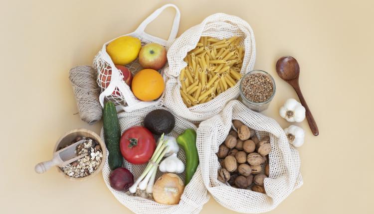 food-arrangement-in-reusable-bag