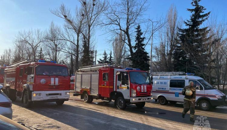 Саратовские пожарные ликвидировали возгорание в диско-баре