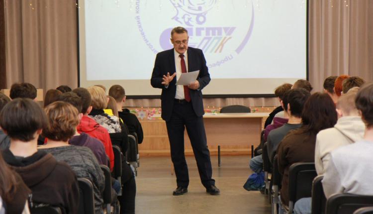 Замминистра промышленности Саратовской области рассказал студентам о востребованности рабочих профессий