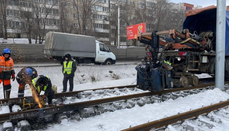 По проекту «Скоростной трамвай» начаты сварочные работы на улице Политехнической