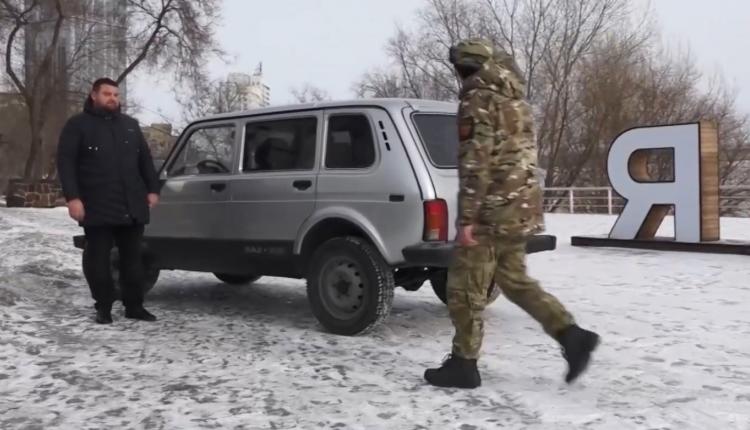 Представители бизнеса отправили новый автомобиль нашим бойцам в зону СВО